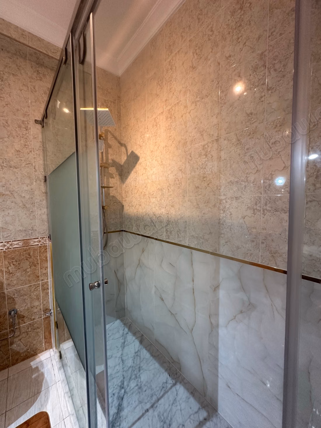 Seizoensverhuur in Tanger City Center. 2 comfortabele kamers. Terras en lift