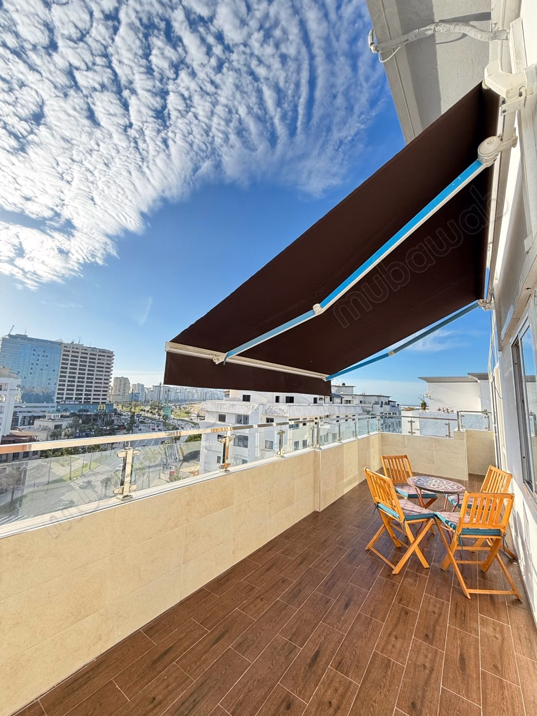 Seizoensverhuur in Tanger City Center. 2 comfortabele kamers. Terras en lift