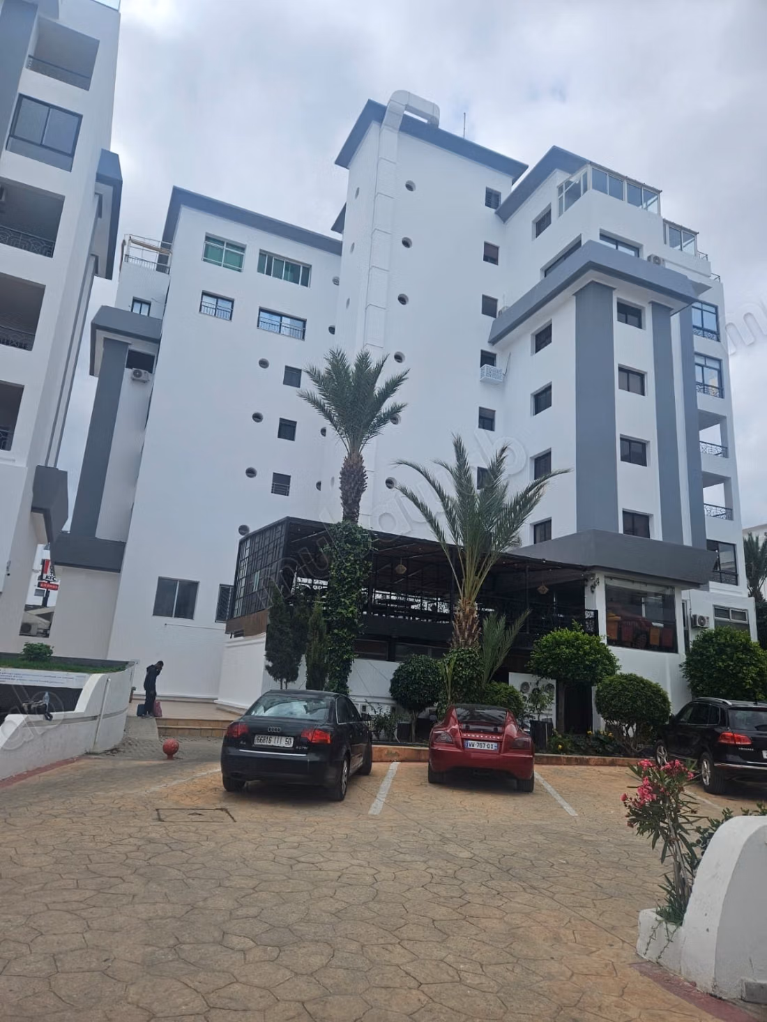 Seizoensverhuur in Tanger City Center. 2 comfortabele kamers. Terras en lift