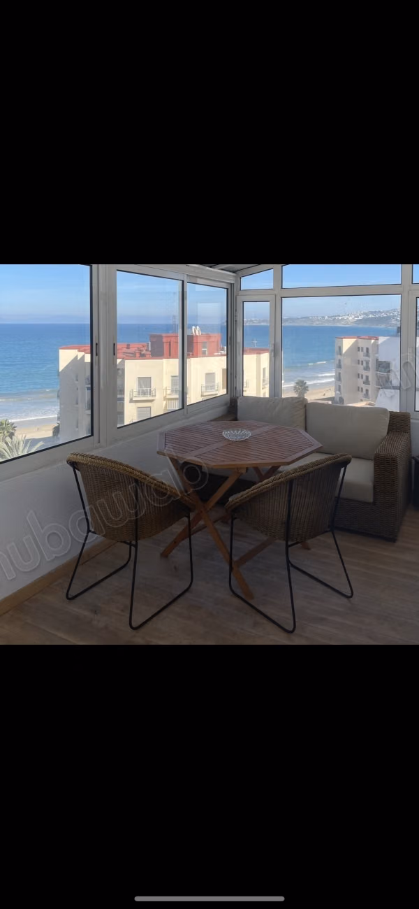 Seasonal rental in Tanger City Center. 2 comfortable rooms. Terrace and elevator