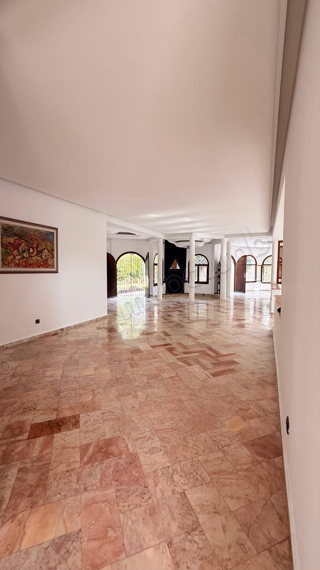 Alquiler de villa de lujo en Souissi. 8 grandes habitaciones. Servicio de conserjería disponible, sistema de aire acondicionado