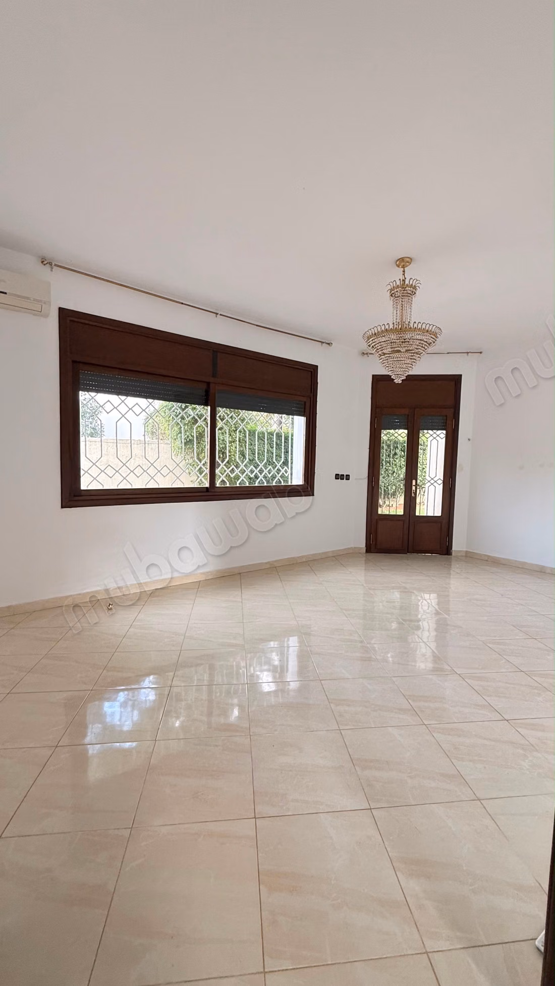Alquiler de villa de lujo en Souissi. 8 grandes habitaciones. Servicio de conserjería disponible, sistema de aire acondicionado