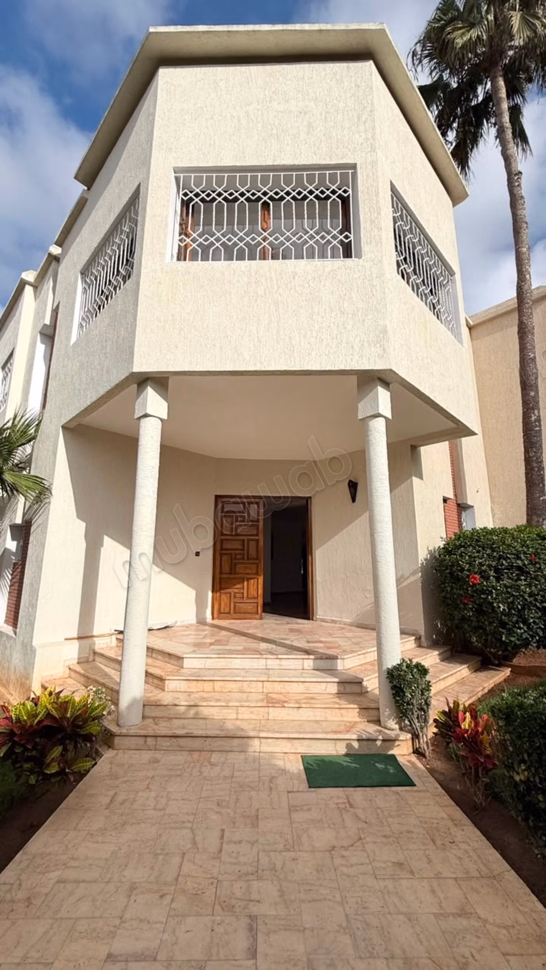 Alquiler de villa de lujo en Souissi. 8 grandes habitaciones. Servicio de conserjería disponible, sistema de aire acondicionado
