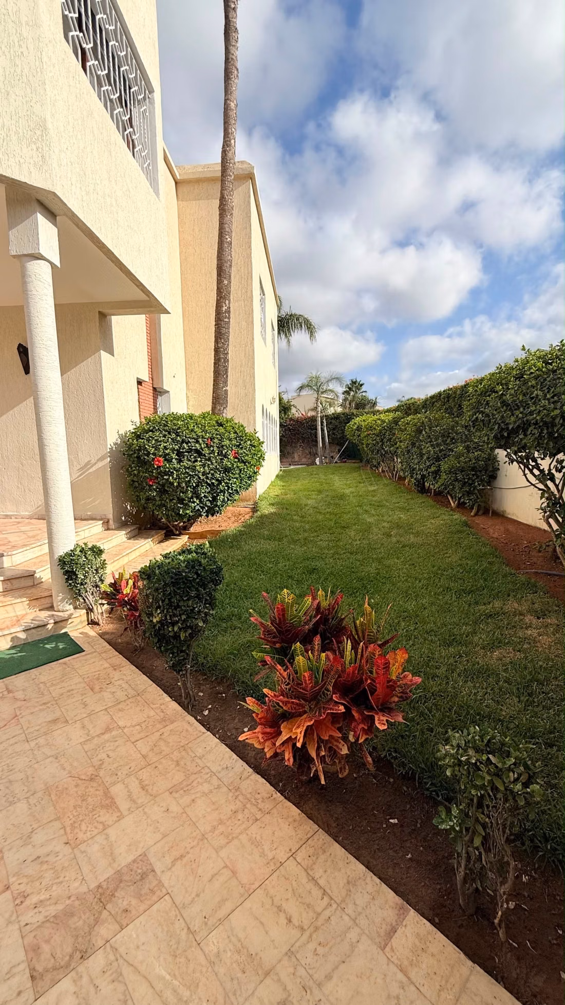 Alquiler de villa de lujo en Souissi. 8 grandes habitaciones. Servicio de conserjería disponible, sistema de aire acondicionado