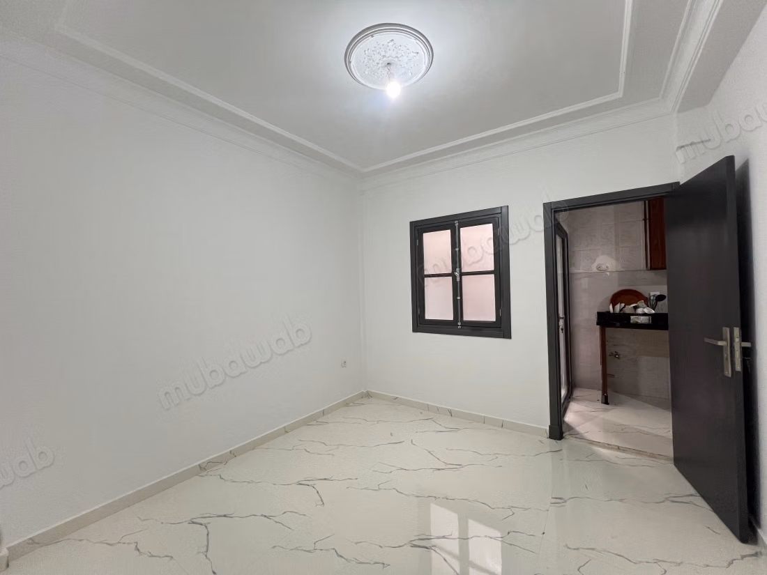 Appartement en vente à Moujahidine. 3 chambres. Porte blindée et système de double vitrage