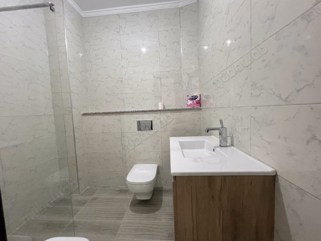Appartement en vente à Moujahidine. 3 chambres. Porte blindée et système de double vitrage