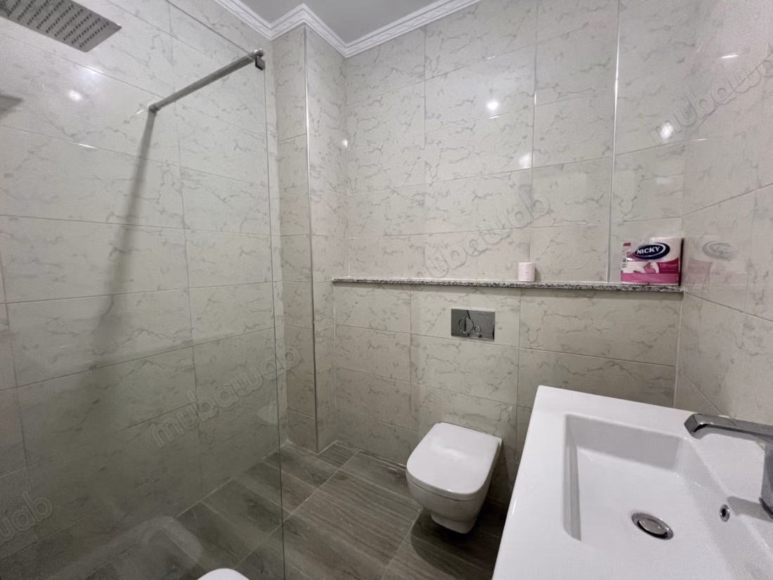 Appartement en vente à Moujahidine. 3 chambres. Porte blindée et système de double vitrage