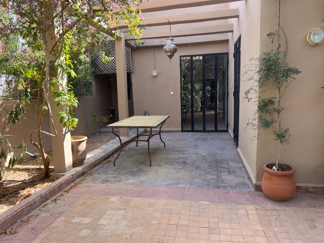Luxury house for rent in Ennakhil Palmeraie. 4 comfortable rooms. Garden and terrace