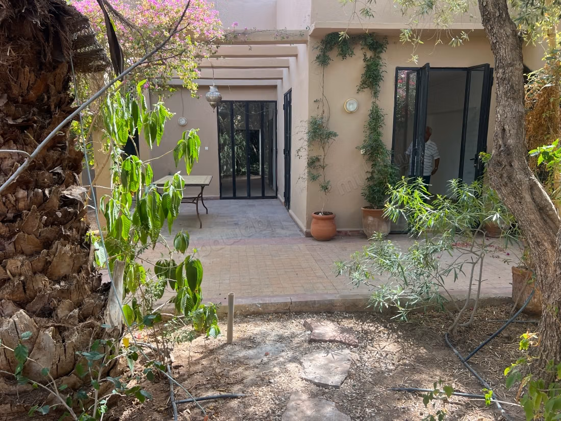Luxury house for rent in Ennakhil Palmeraie. 4 comfortable rooms. Garden and terrace