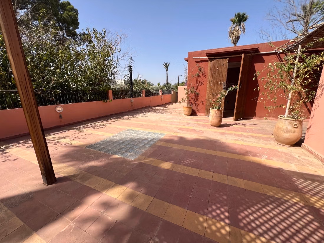 Luxury house for rent in Ennakhil Palmeraie. 4 comfortable rooms. Garden and terrace