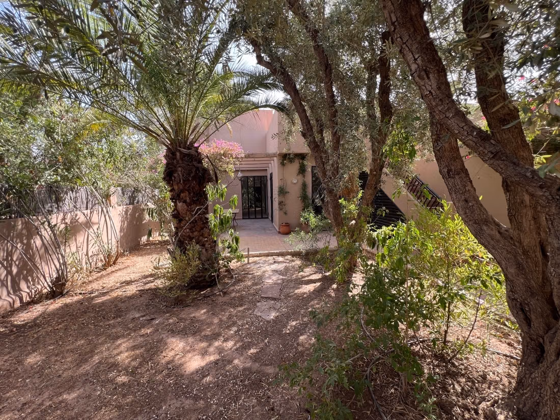 Luxury house for rent in Ennakhil Palmeraie. 4 comfortable rooms. Garden and terrace