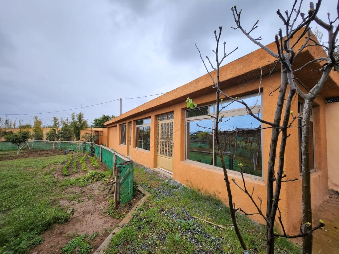 Mooie boerderij te koop in Sidi Allal El Bahraoui. Oppervlakte van 80000 m²