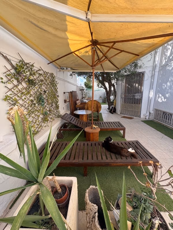Furnished garden apartment for rent at the Corniche of Marsa. Area 120 m². Furnished