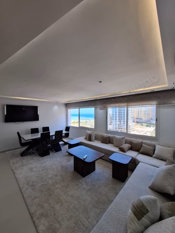 Prachtig 3-slaapkamer appartement met uitzicht op zee in Malabata