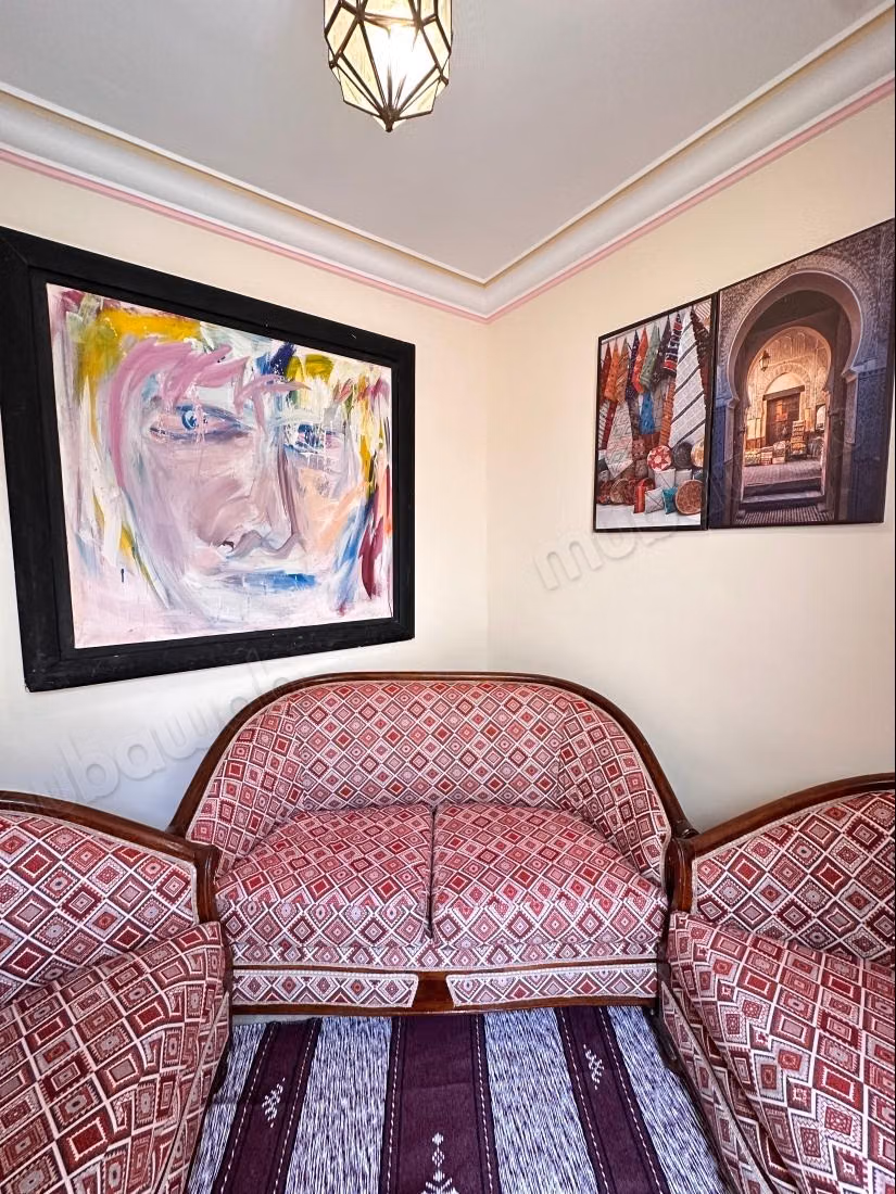 Location d'un appartement à Sidi Bou Amar. 5 grandes pièces. Salon traditionnel marocain, résidence sécurisée