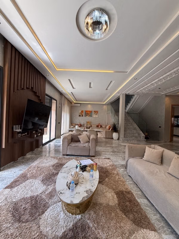 Moderne villa te koop in Targa