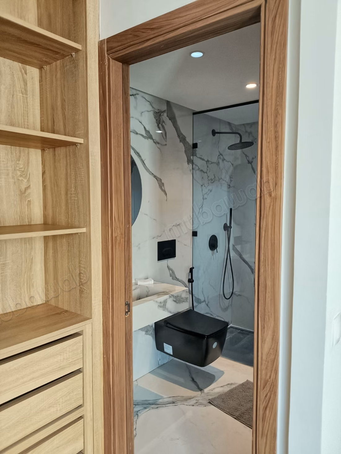 Luxe 3 slaapkamer airconditioned suite garage 2 badkamers balkon