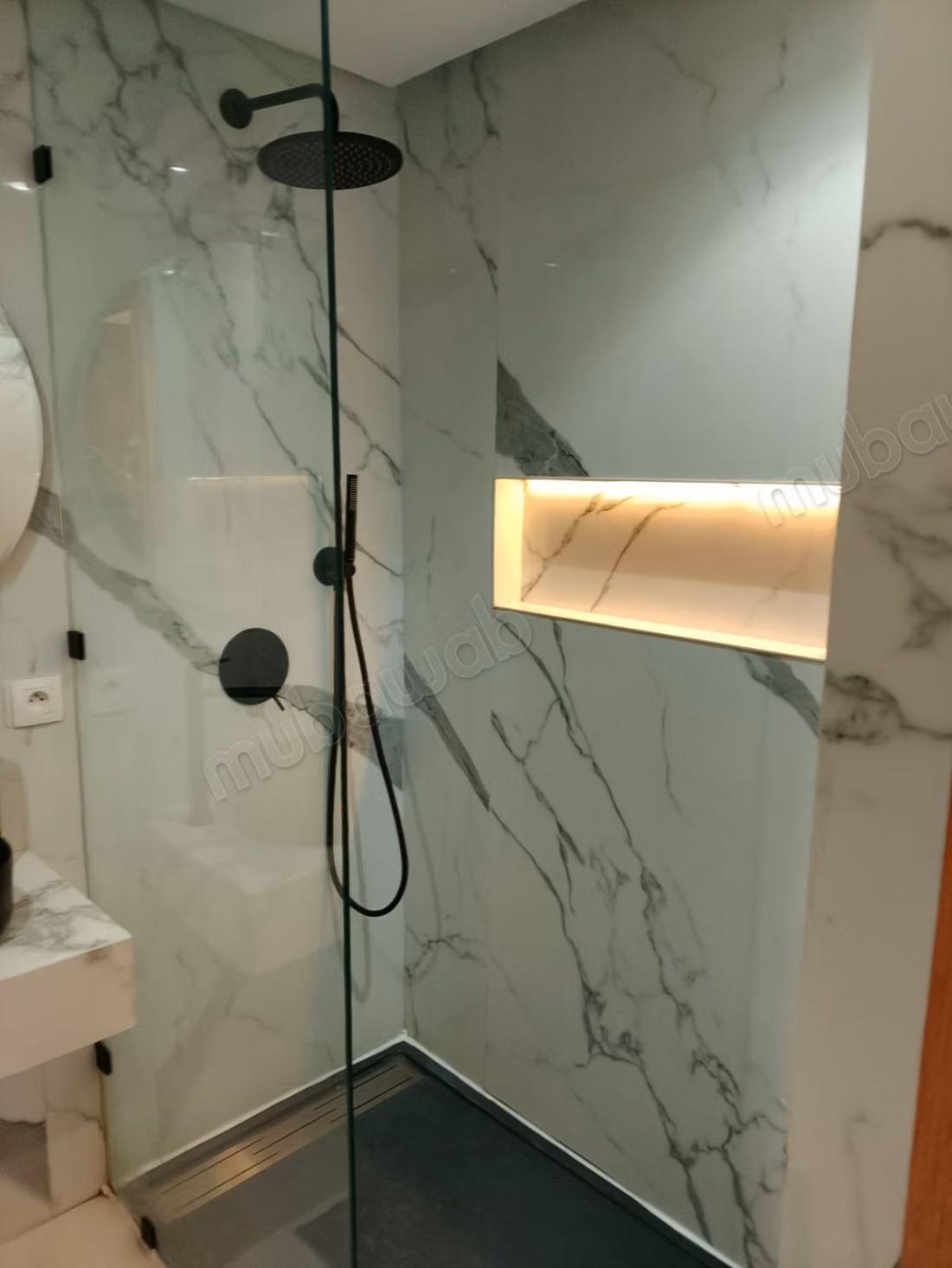 Luxe 3 slaapkamer airconditioned suite garage 2 badkamers balkon