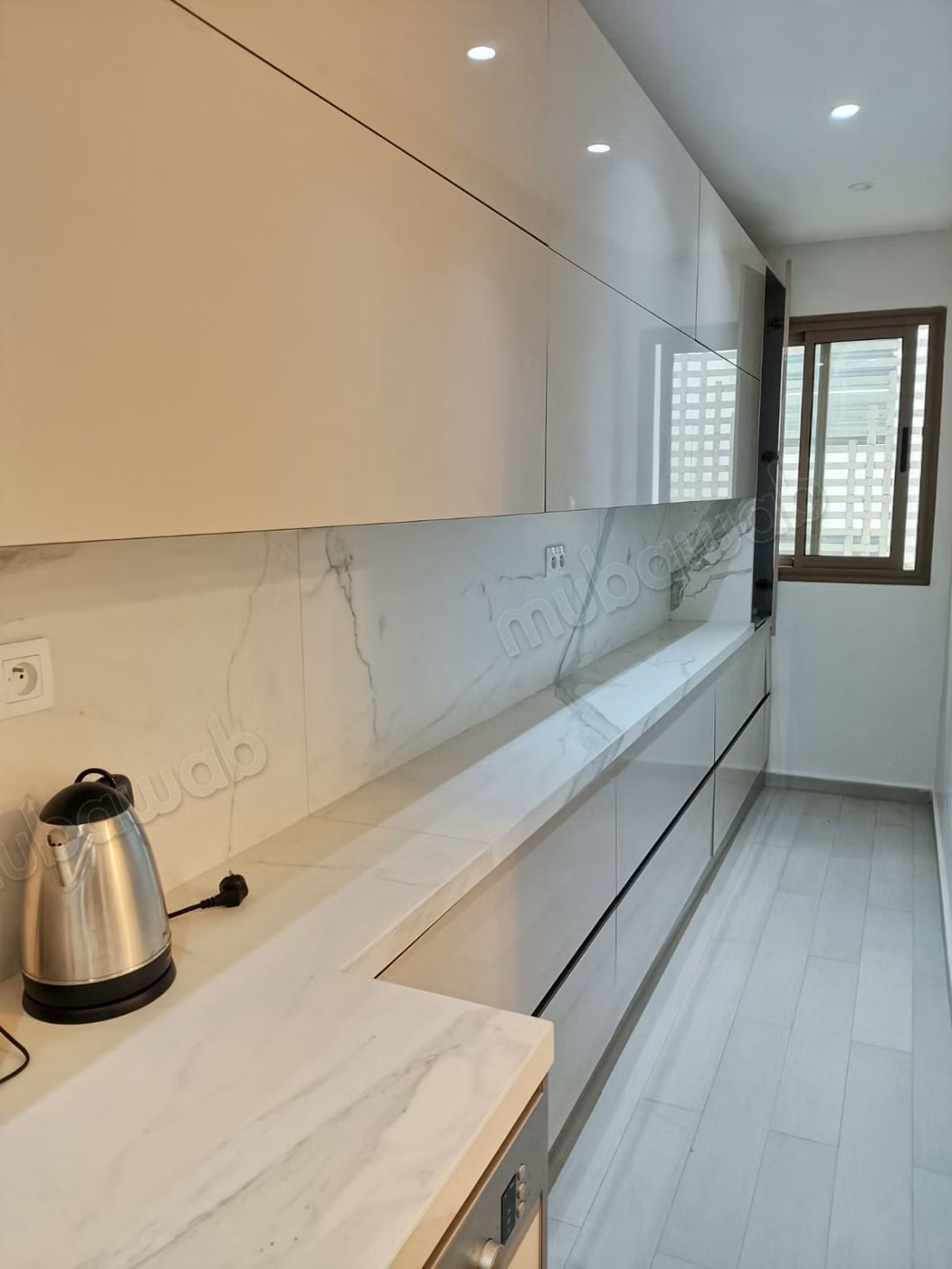 Luxe 3 slaapkamer airconditioned suite garage 2 badkamers balkon