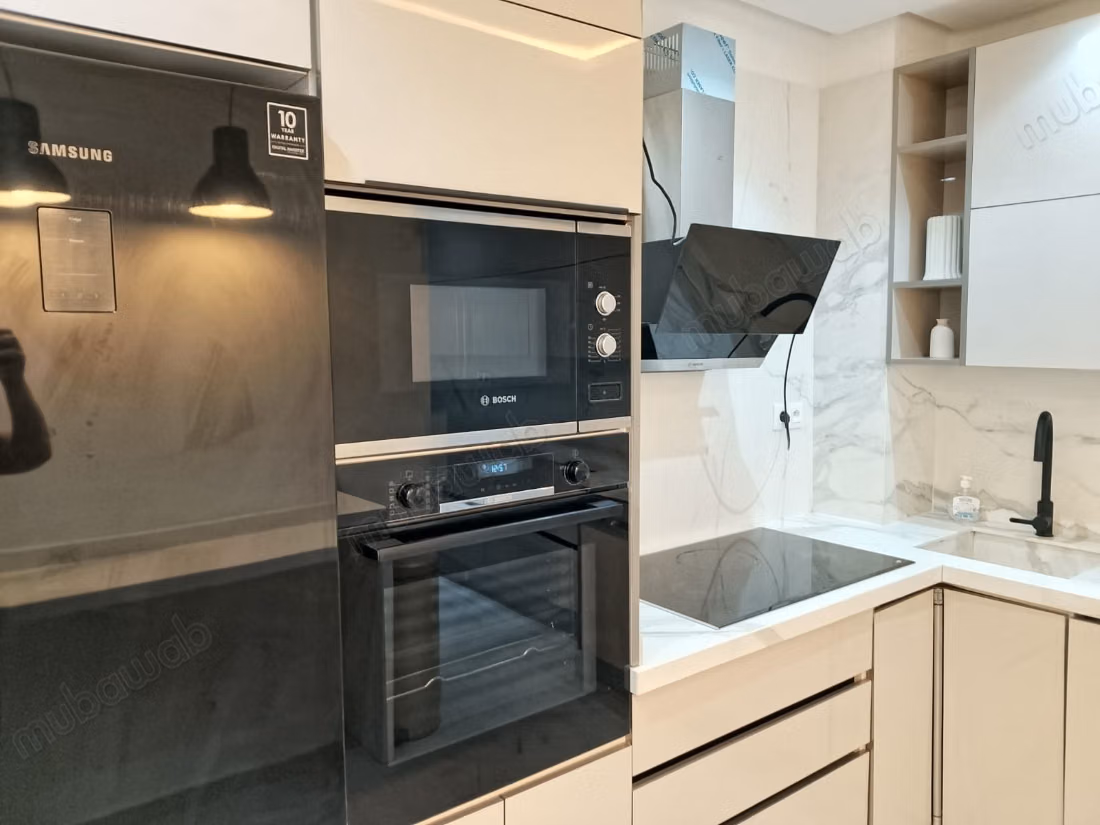 Luxe 3 slaapkamer airconditioned suite garage 2 badkamers balkon