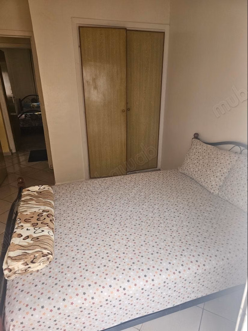 Vakantieappartement te huur in Hay Salam. 4 grote kamers. Versterkte deur, traditionele Marokkaanse woonkamer