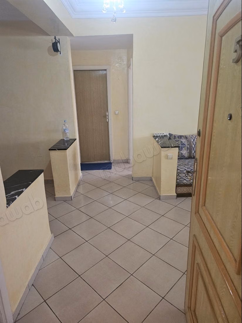 Vakantieappartement te huur in Hay Salam. 4 grote kamers. Versterkte deur, traditionele Marokkaanse woonkamer