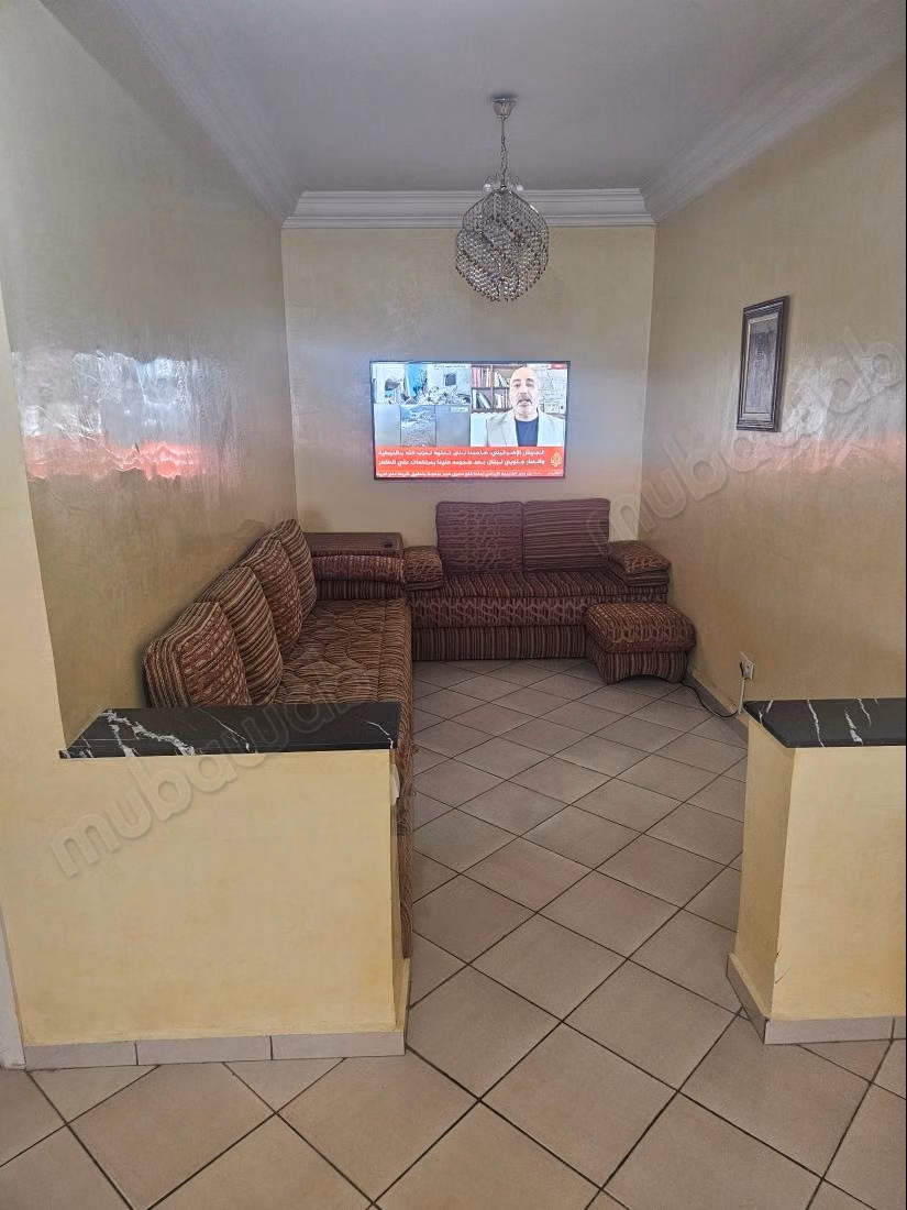 Vakantieappartement te huur in Hay Salam. 4 grote kamers. Versterkte deur, traditionele Marokkaanse woonkamer