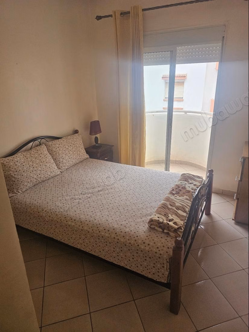 Vakantieappartement te huur in Hay Salam. 4 grote kamers. Versterkte deur, traditionele Marokkaanse woonkamer