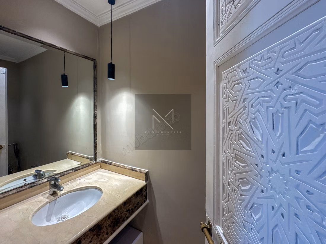 Splendido appartamento in affitto a Ain Diab. Superficie di 220 m². Arredato