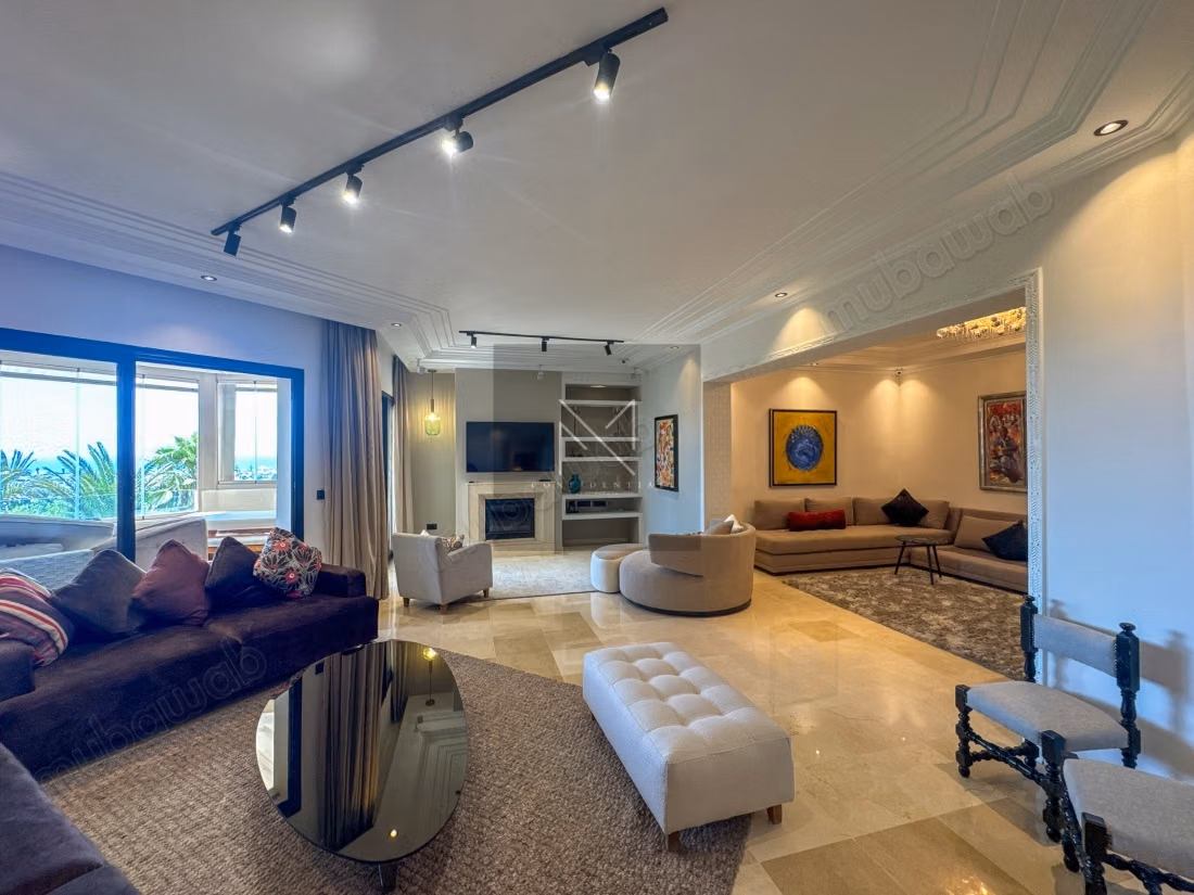 Splendido appartamento in affitto a Ain Diab. Superficie di 220 m². Arredato