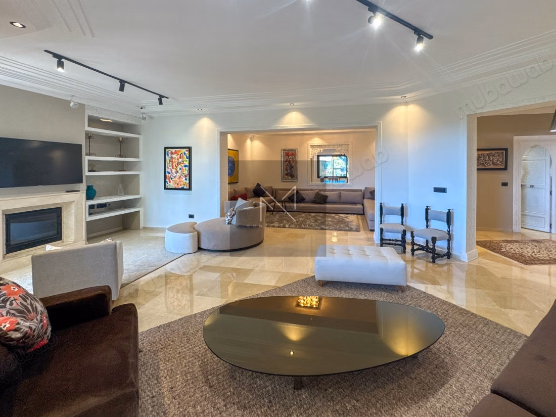 Splendido appartamento in affitto a Ain Diab. Superficie di 220 m². Arredato
