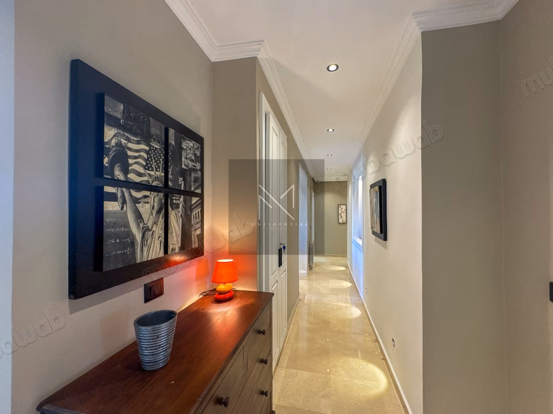 Splendido appartamento in affitto a Ain Diab. Superficie di 220 m². Arredato