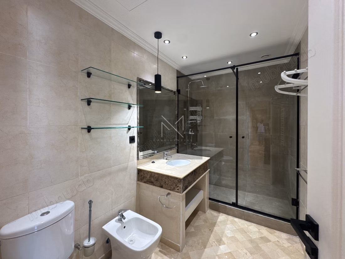 Splendido appartamento in affitto a Ain Diab. Superficie di 220 m². Arredato