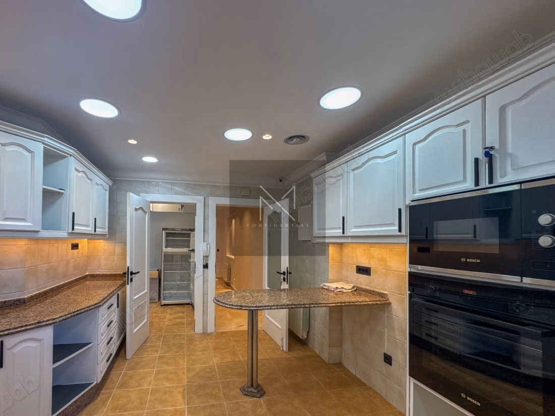 Splendido appartamento in affitto a Ain Diab. Superficie di 220 m². Arredato