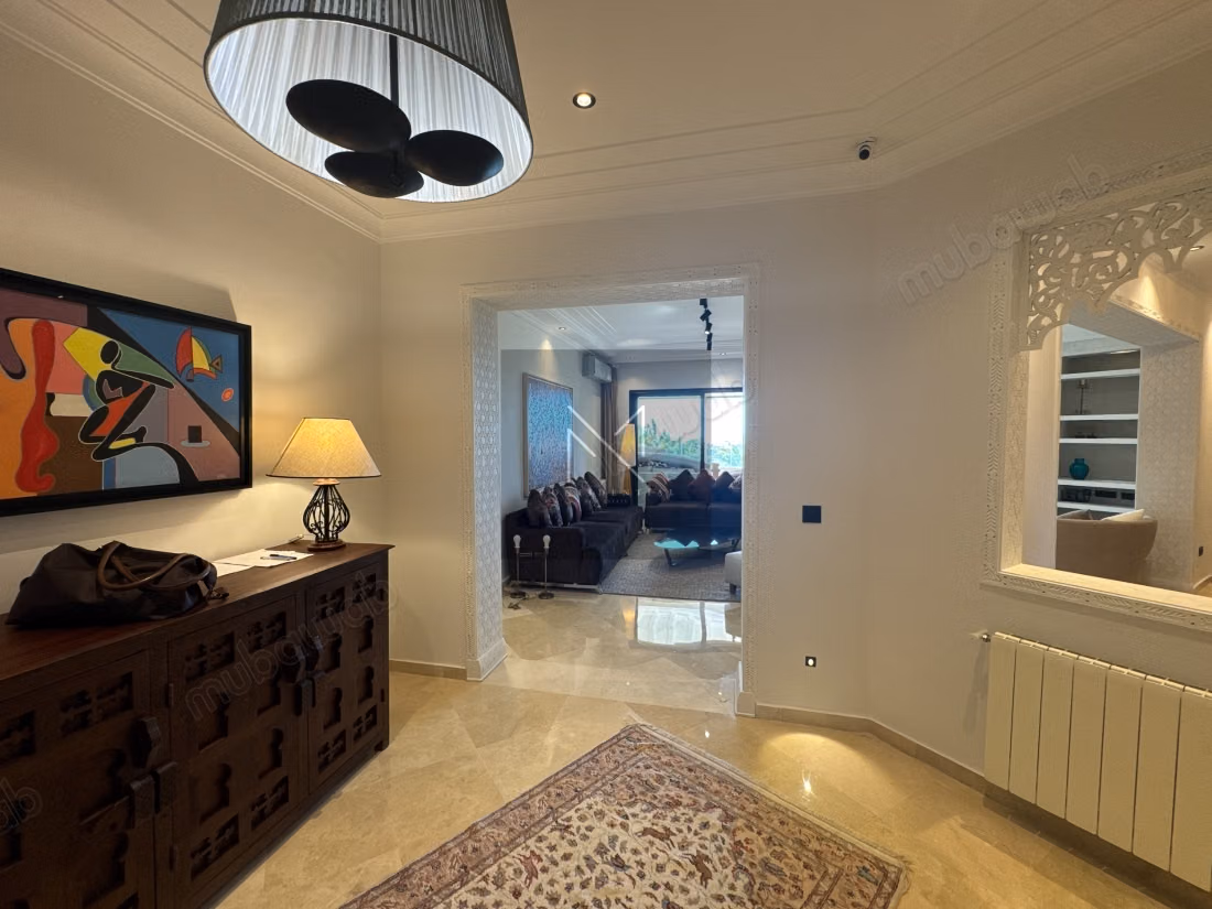 Splendido appartamento in affitto a Ain Diab. Superficie di 220 m². Arredato