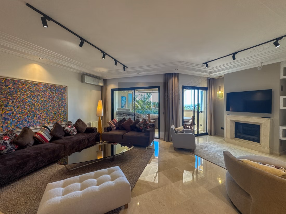 Splendido appartamento in affitto a Ain Diab. Superficie di 220 m². Arredato