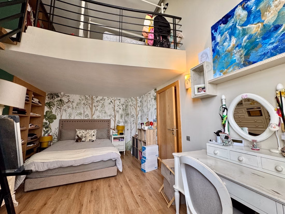 Villa de haut standing à vendre à Ain Diab.
Superficie 560 m².
Climatisation et piscine