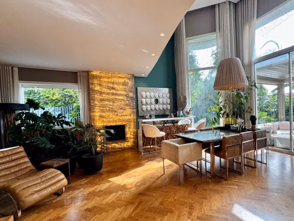 Villa van hoge standaard te koop in Ain Diab. Oppervlakte 560 m². Airconditioning en zwembad
