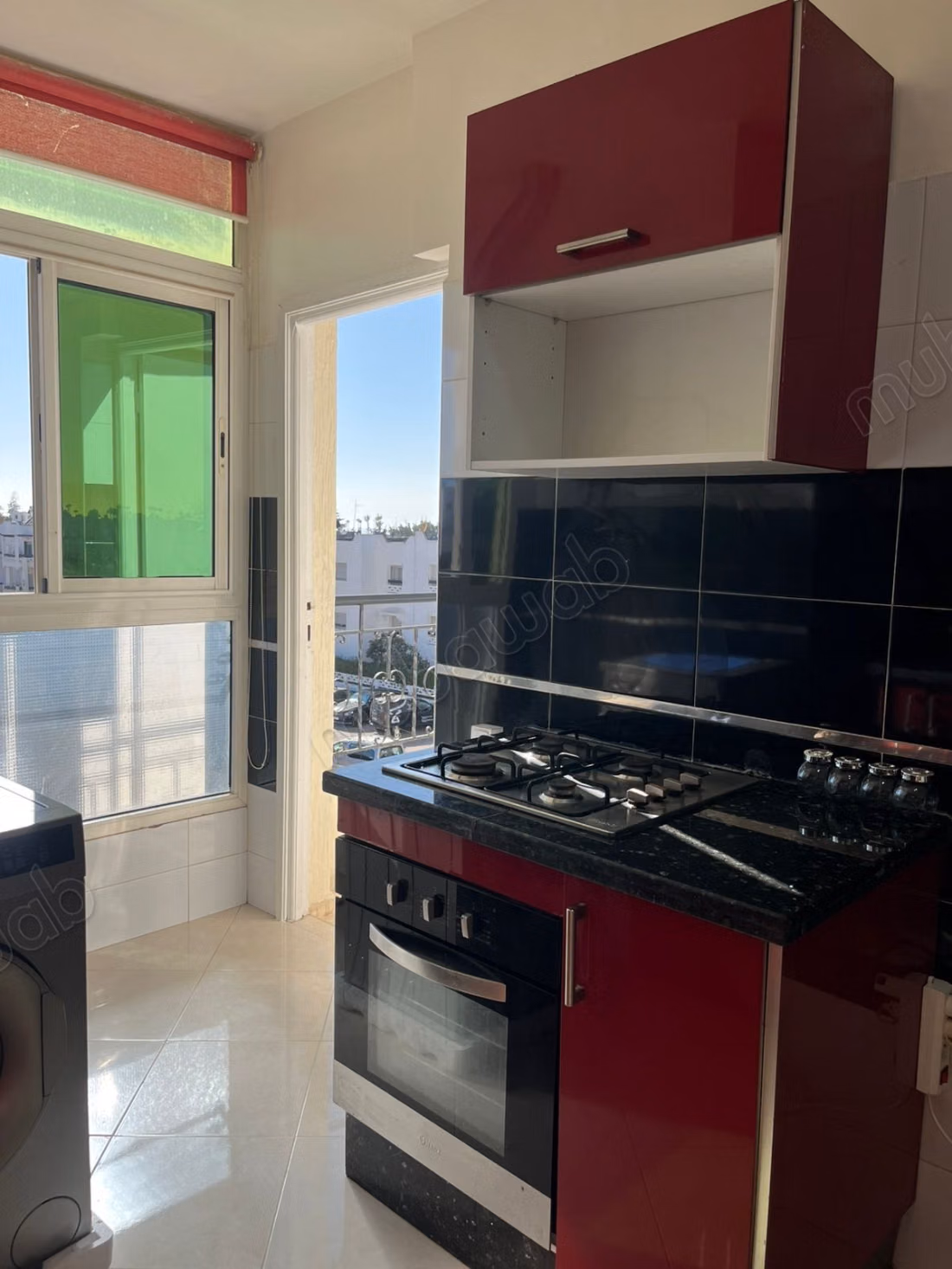 Appartement en location à Harhoura. 
Superficie 80 m². 
Meublé