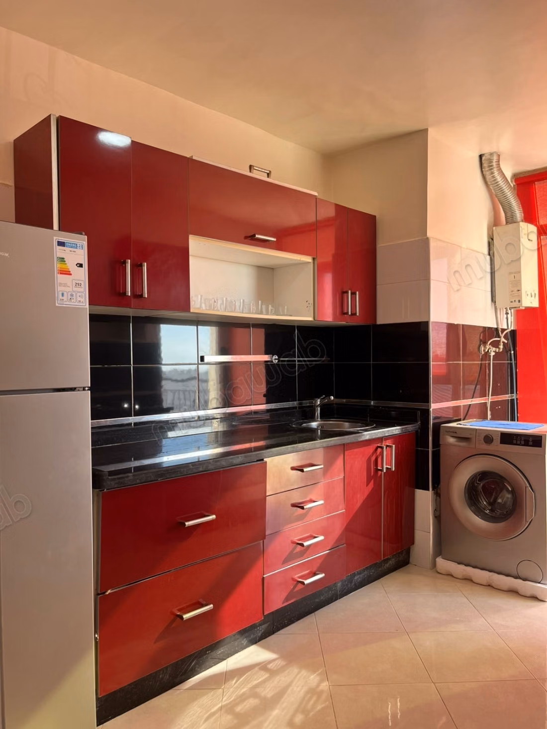 Appartement en location à Harhoura. 
Superficie 80 m². 
Meublé