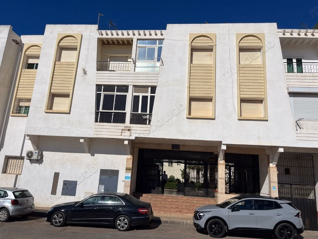 Appartement en location à Harhoura. 
Superficie 80 m². 
Meublé