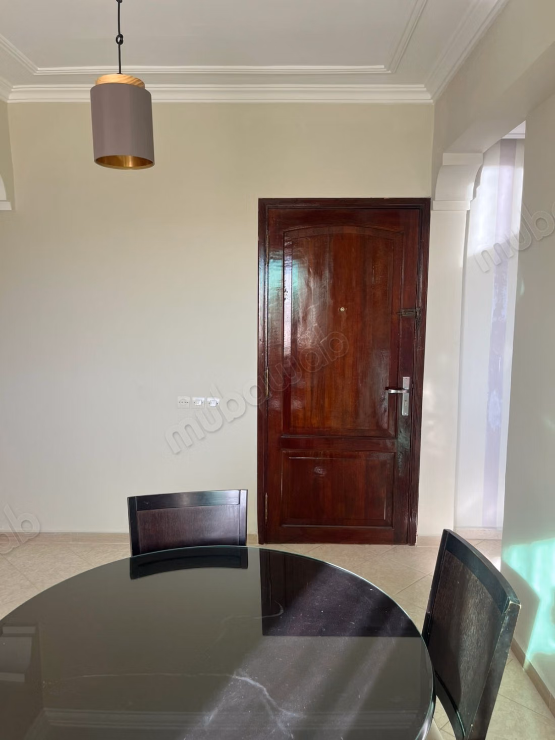 Appartement en location à Harhoura. 
Superficie 80 m². 
Meublé