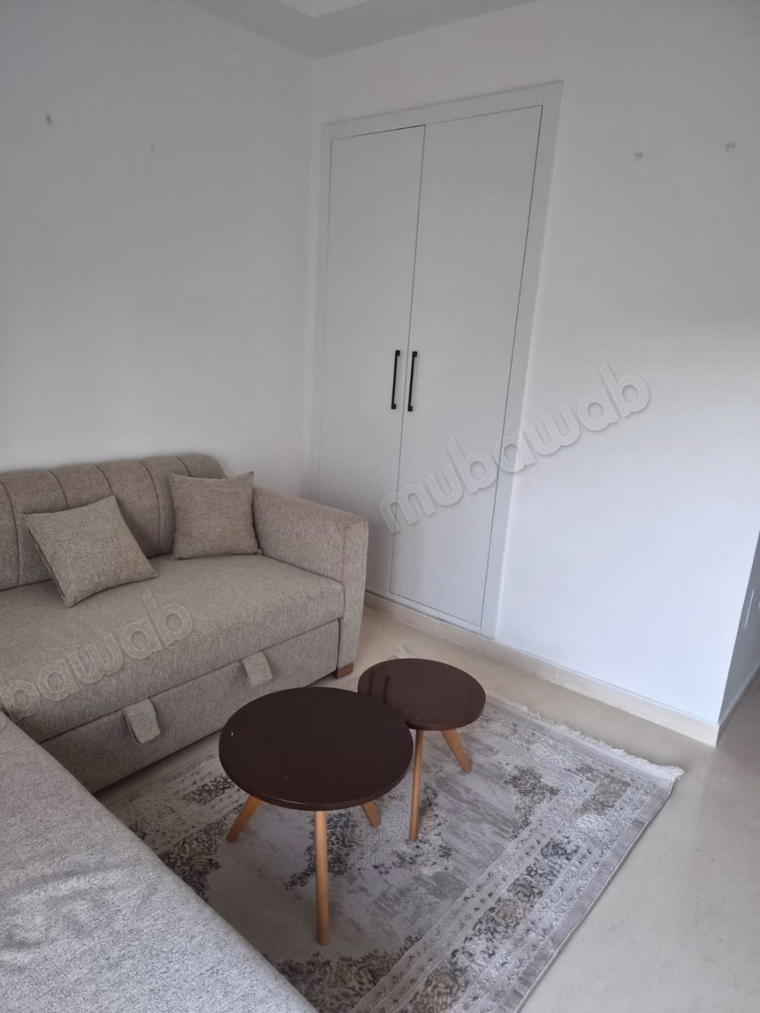 Appartamento in affitto a Chotrana 3.1 bella camera. Arredato