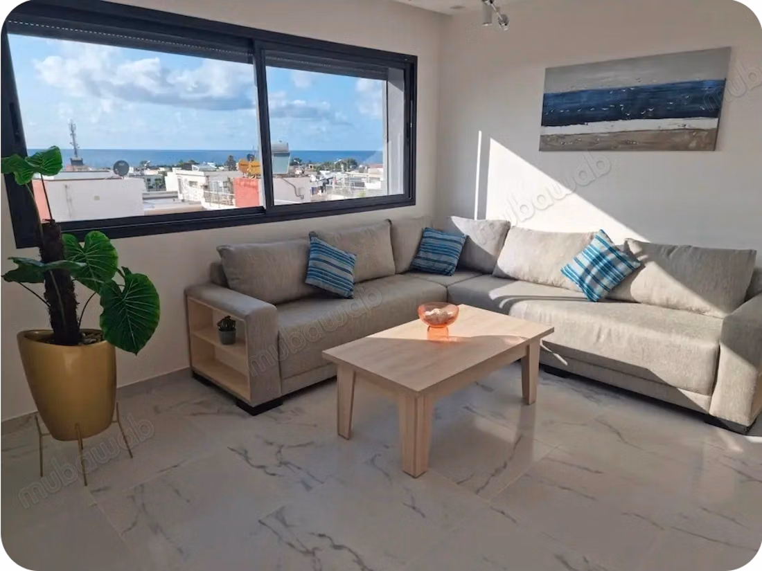 Apartamento en venta en Harhoura. 4 grandes habitaciones. Bien amueblado