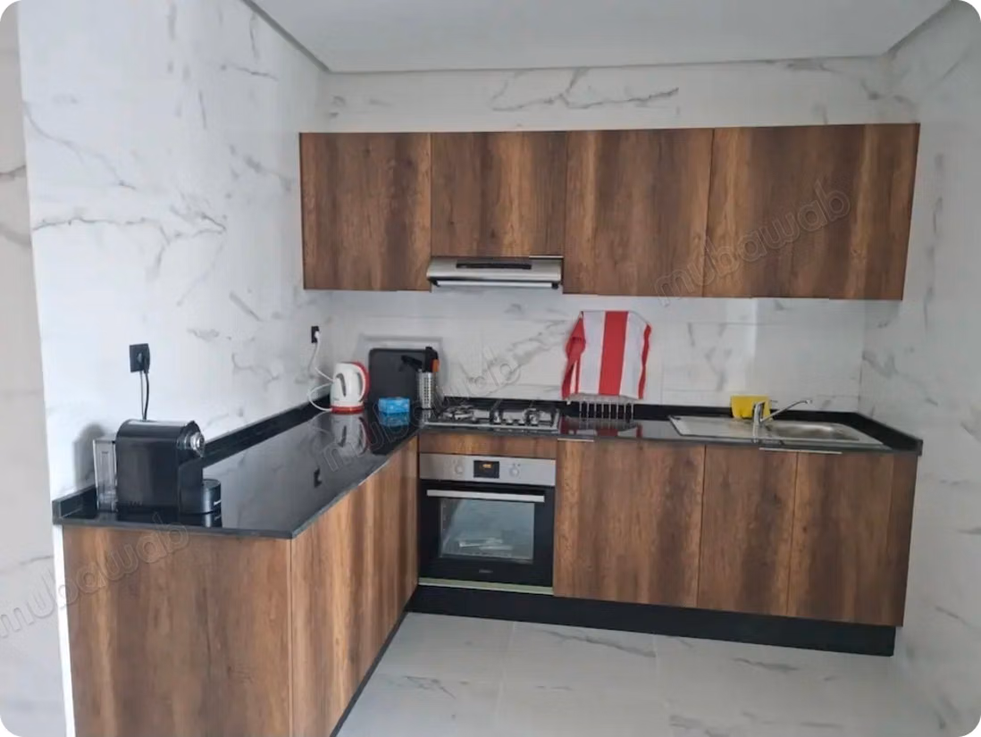 Apartamento en venta en Harhoura. 4 grandes habitaciones. Bien amueblado