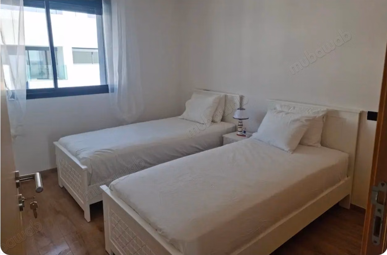 Apartamento en venta en Harhoura. 4 grandes habitaciones. Bien amueblado