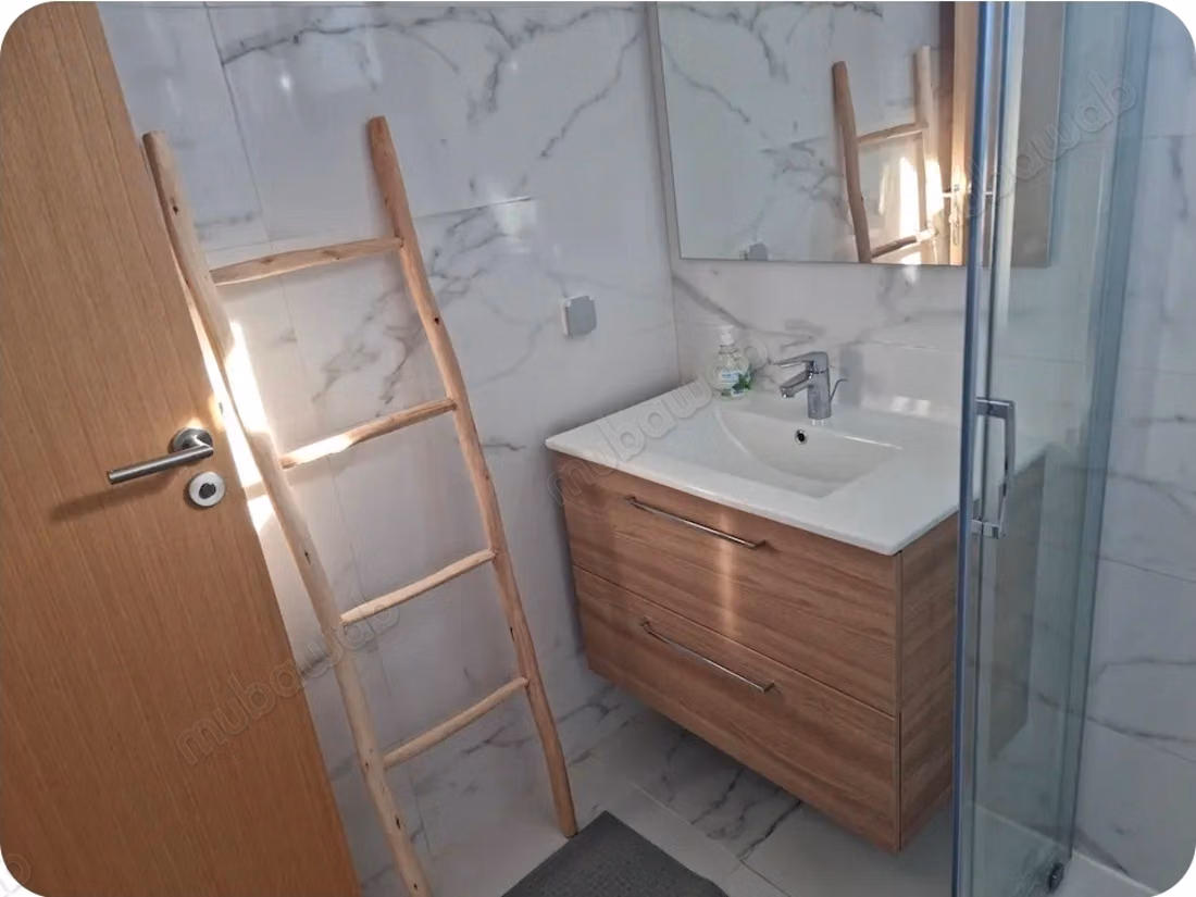 Apartamento en venta en Harhoura. 4 grandes habitaciones. Bien amueblado