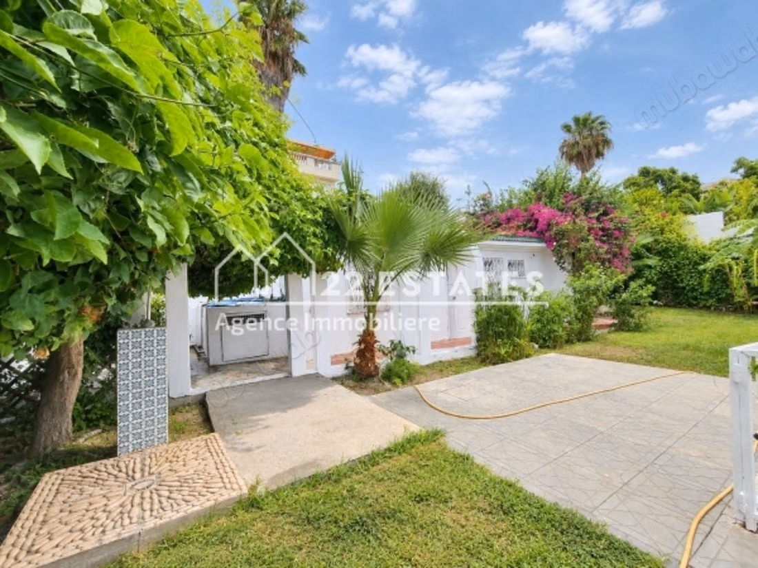 Villa S6 con piscina a Cartagine Salammbô
