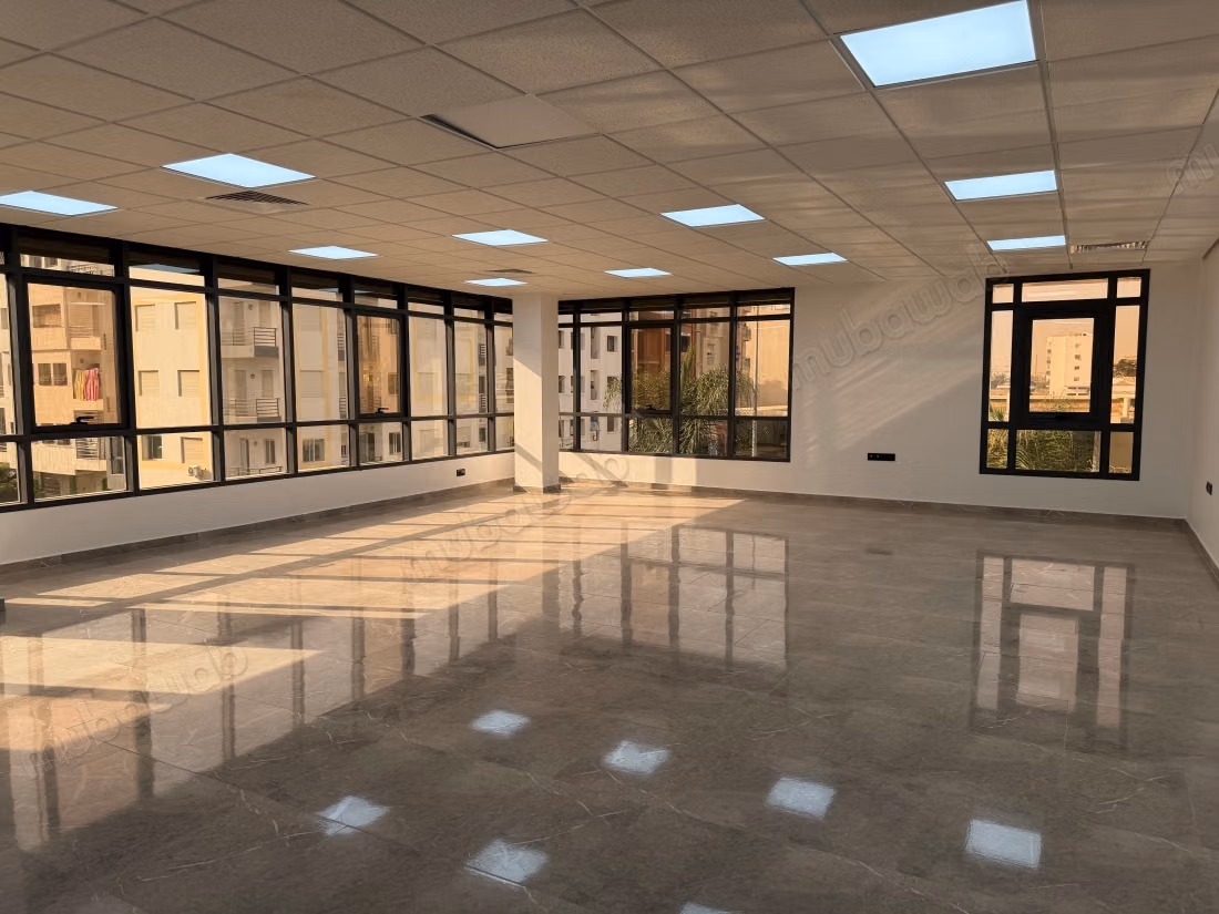 Bureau d angle 97 m2 a louer oulad mtaa temara
