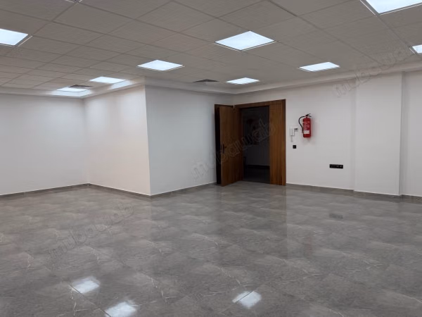 Bureau d angle 97 m2 a louer oulad mtaa temara